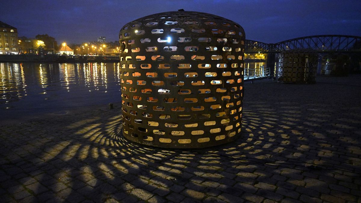 Umění na náplavce upozorňuje na lidi, které vyhnala válka